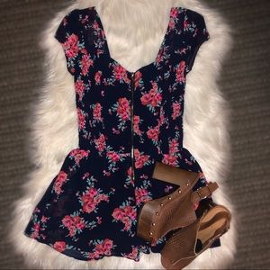 🚨 CLOSET PURGE! 🚨 Navy & pink floral romper